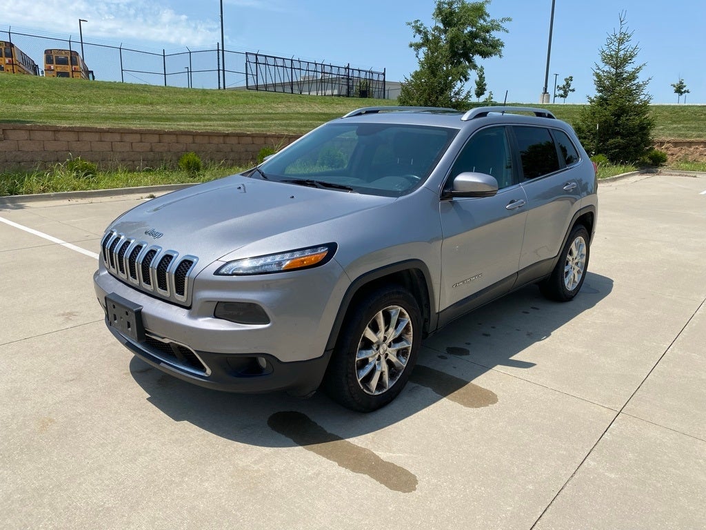 Used 2017 Jeep Cherokee Limited with VIN 1C4PJMDB0HW518729 for sale in Kansas City