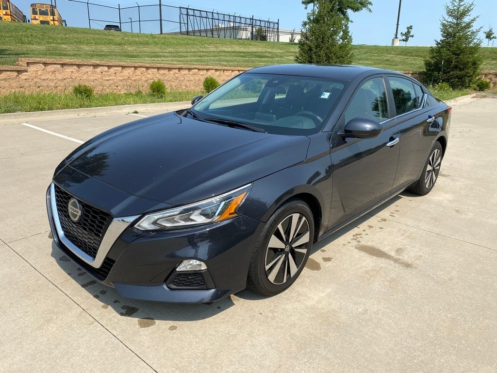 Used 2022 Nissan Altima SV with VIN 1N4BL4DV7NN300261 for sale in Kansas City