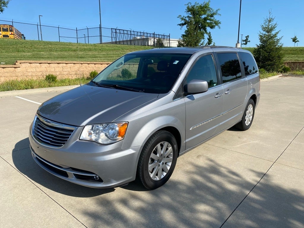 Used 2014 Chrysler Town & Country Touring with VIN 2C4RC1BG7ER342931 for sale in Kansas City