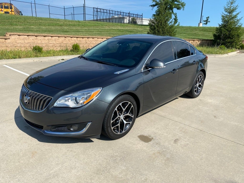 Used 2017 Buick Regal Sport Touring with VIN 2G4GL5EXXH9113072 for sale in Kansas City